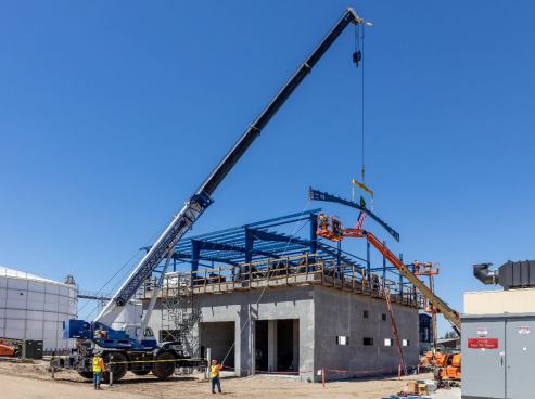 The highest beam being put in place on the SNRC building